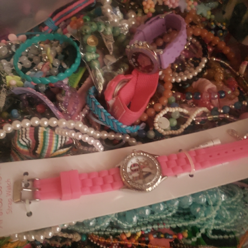 Kids mystery jewlery scoop
